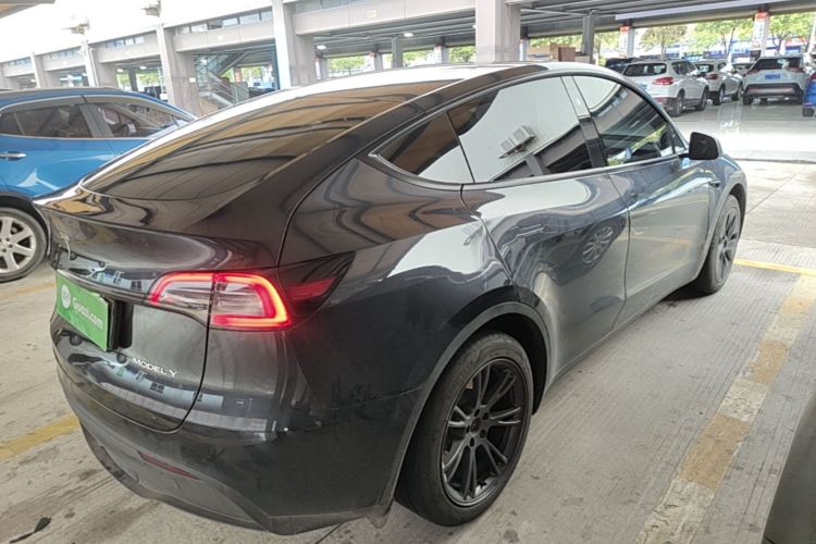 Tesla Model Y 2024 car image #7