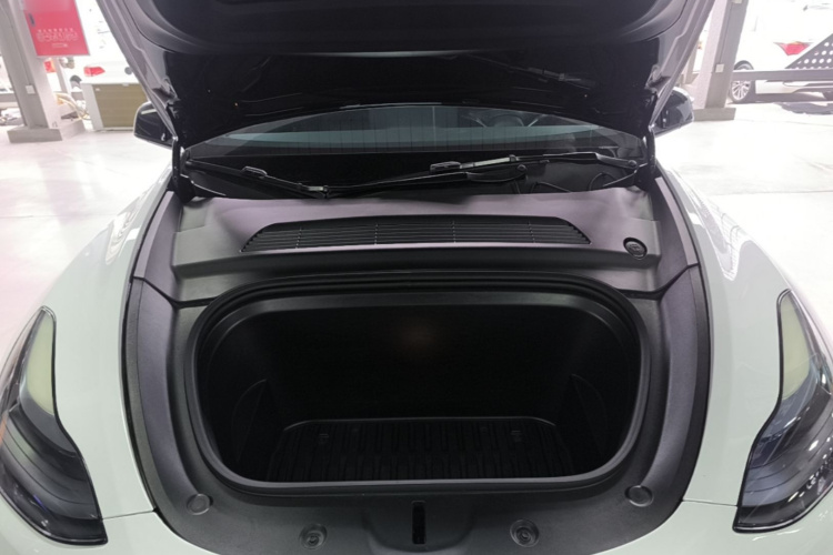 Tesla Model Y 2023 #20 Tesla Model Y 2023 car image #20