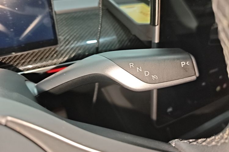 Tesla Model Y 2023 #14 Tesla Model Y 2023 car image #14