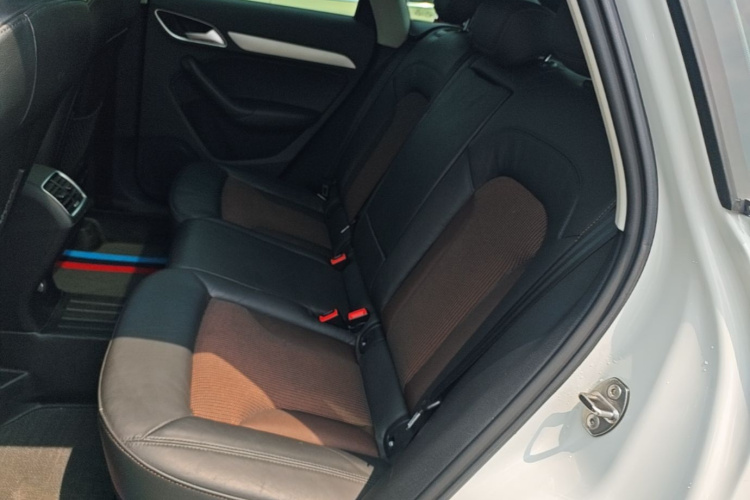 Audi Q3 2019 car image #17