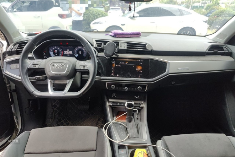 Audi Q3 2021 car image #11