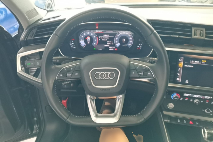 Audi Q3 2019 #11 Audi Q3 2019 car image #11