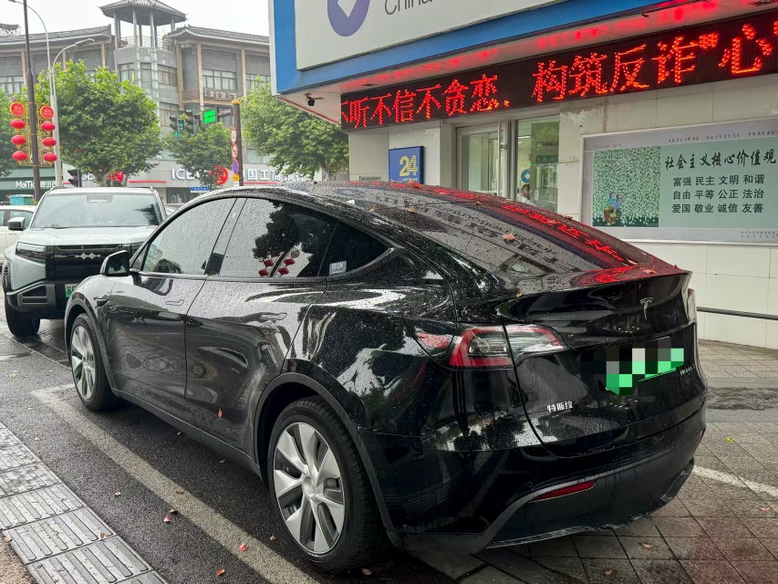 Tesla Model Y 2022 car image #5