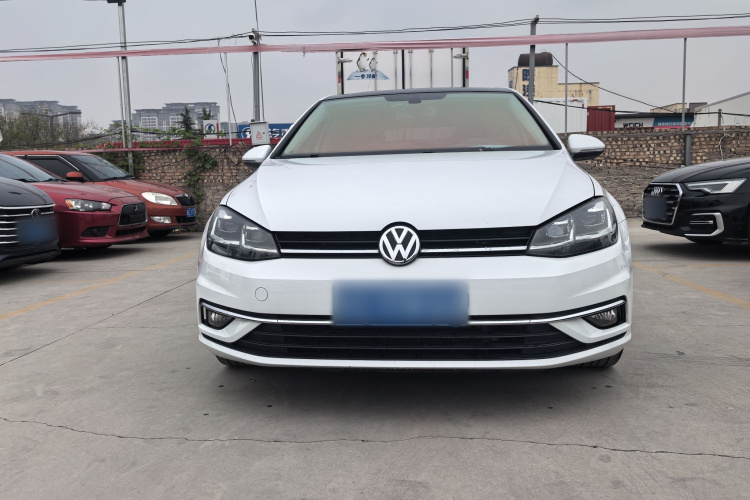Volkswagen Golf 2020 car image #3