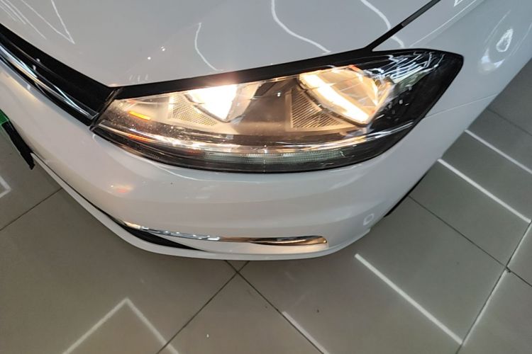 Volkswagen Golf 2019 car image #23