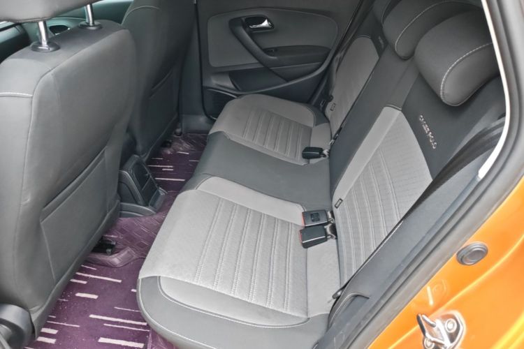 Volkswagen Polo 2014 car image #17