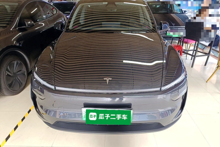 Tesla Model Y 2025 #3 Tesla Model Y 2025 car image #3