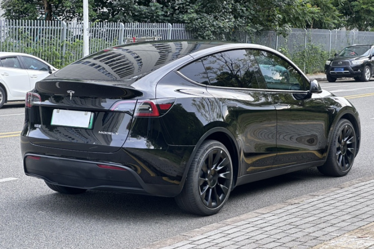 Tesla Model Y 2022 car image #5