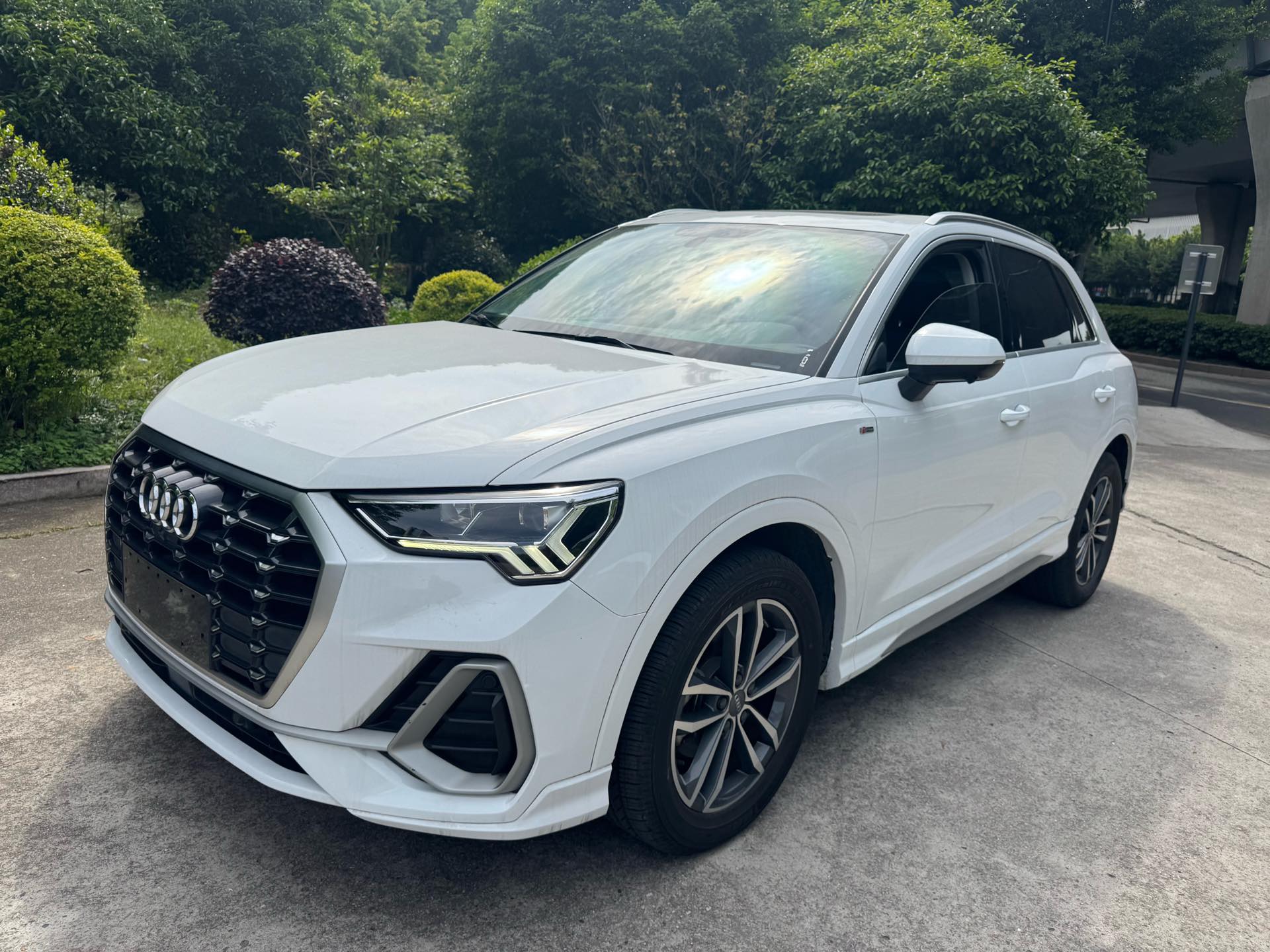 Audi Q3 2021 car image 