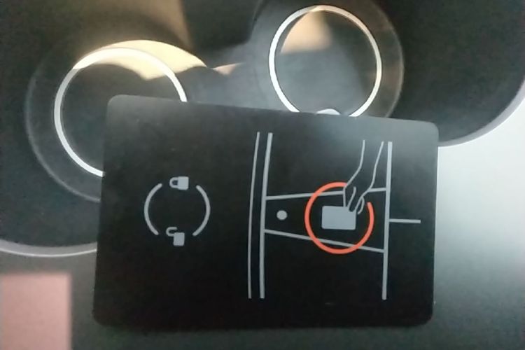 Tesla Model Y 2021 car image #9