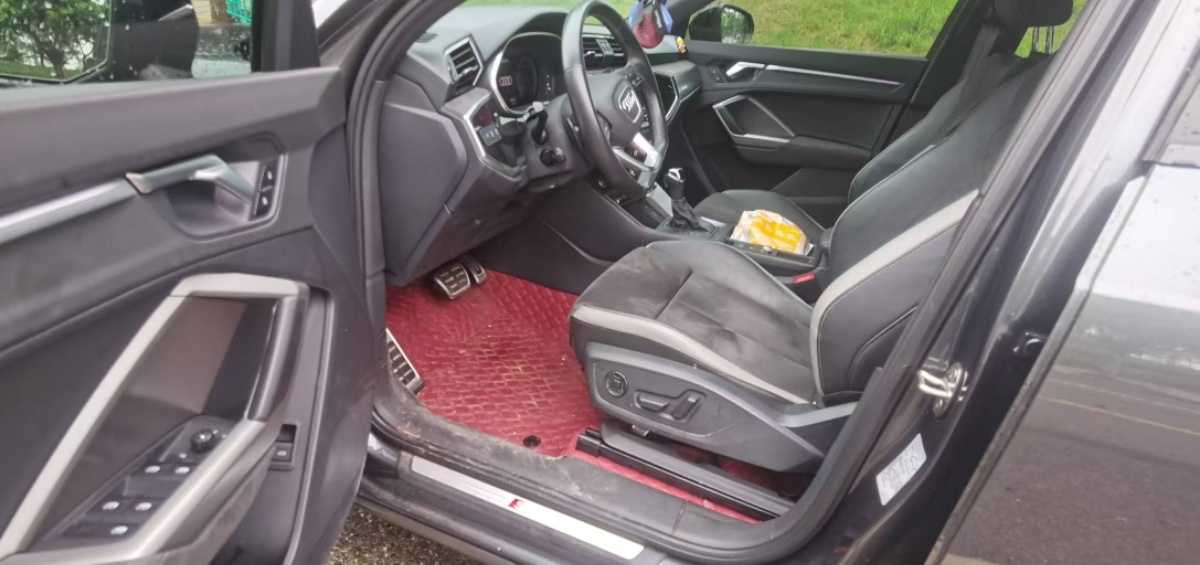 Audi Q3 2023 car image #8