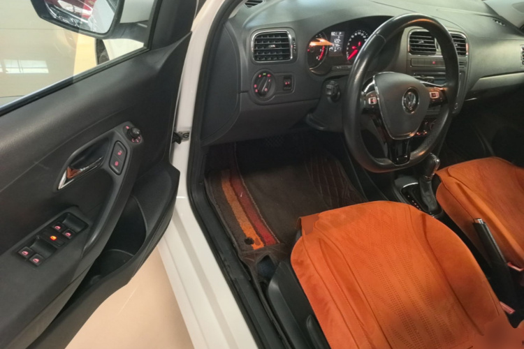 Volkswagen Polo 2017 car image #16
