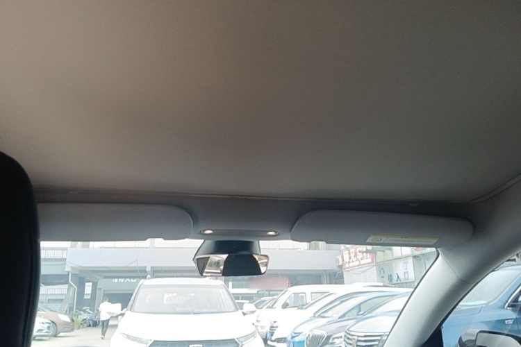 Tesla Model 3 2025 car image #18