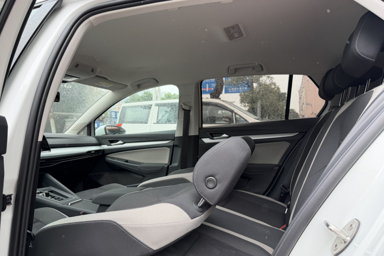 Volkswagen Golf 2021 car image #20
