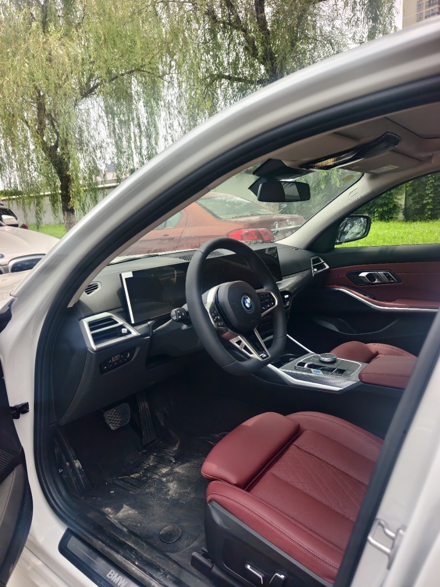 BMW i3 2026 car image #7