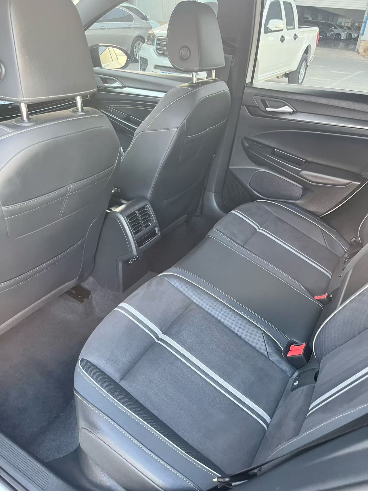 Volkswagen Golf 2024 car image #6