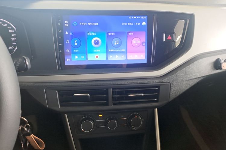 Volkswagen Polo 2021 car image #13