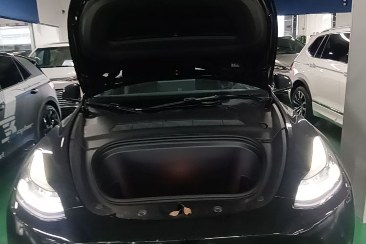 Tesla Model Y 2023 car image #20