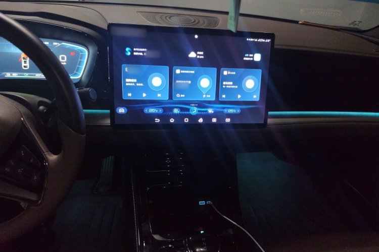 BYD Han 2023 car image #17