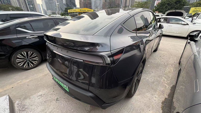Tesla Model Y 2025 #6 Tesla Model Y 2025 car image #6