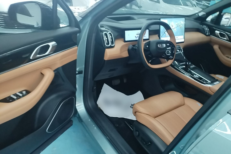 GEELY Boyue L 2025 car image #16