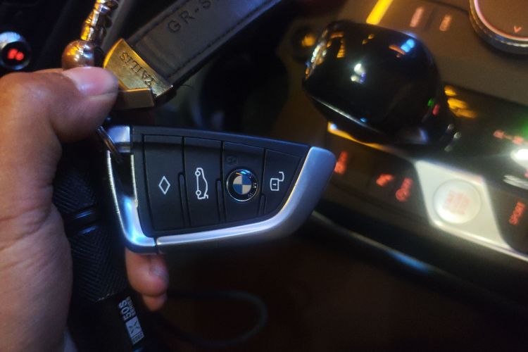 BMW 3 Series 2020 car image #11