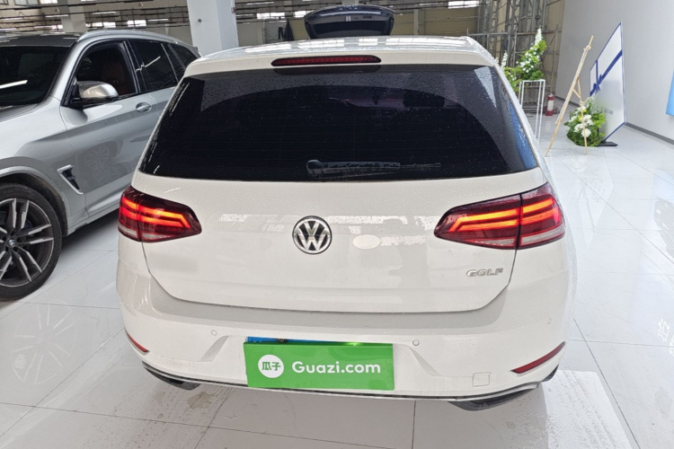 Volkswagen Golf 2018 car image #4