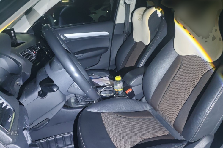 Audi Q3 2017 car image #17
