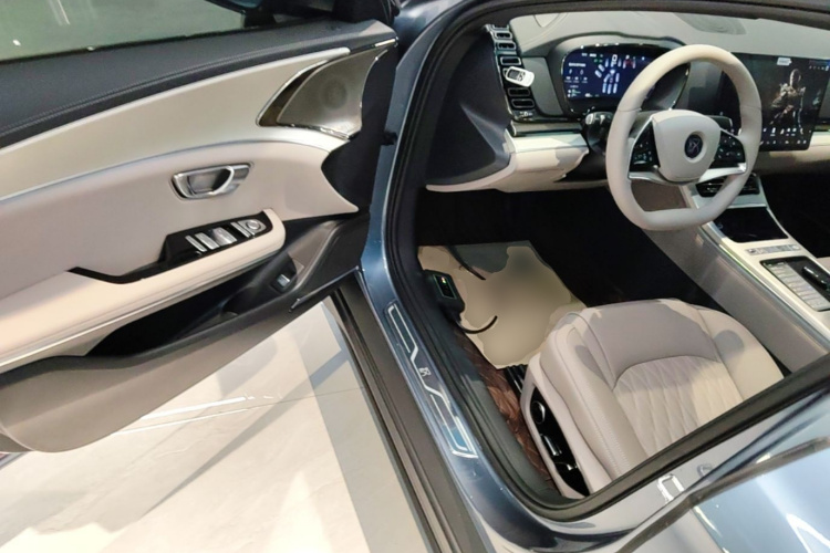 BYD Han 2025 car image #16