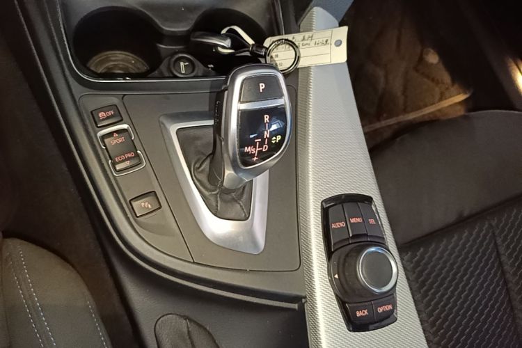 BMW 3 Series 2017 car image #18