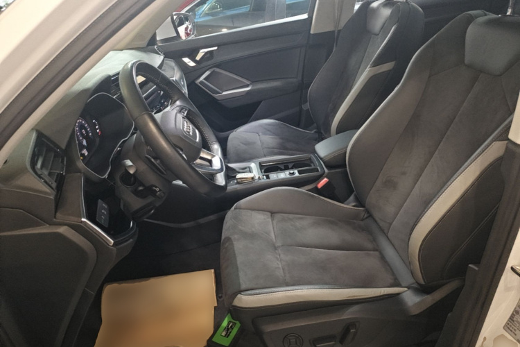 Audi Q3 2021 car image #15