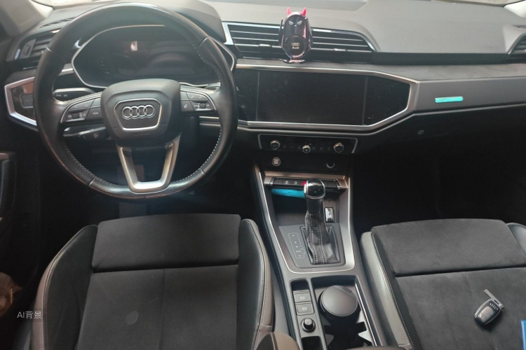 Audi Q3 2020 car image #11
