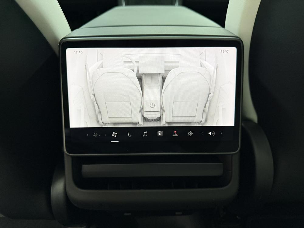 Tesla Model Y 2025 #11 Tesla Model Y 2025 immagine di auto #11
