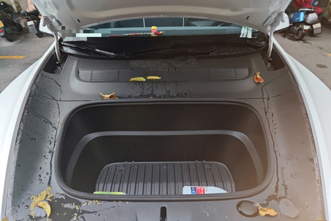Tesla Model Y 2025 #10 Tesla Model Y 2025 car image #10