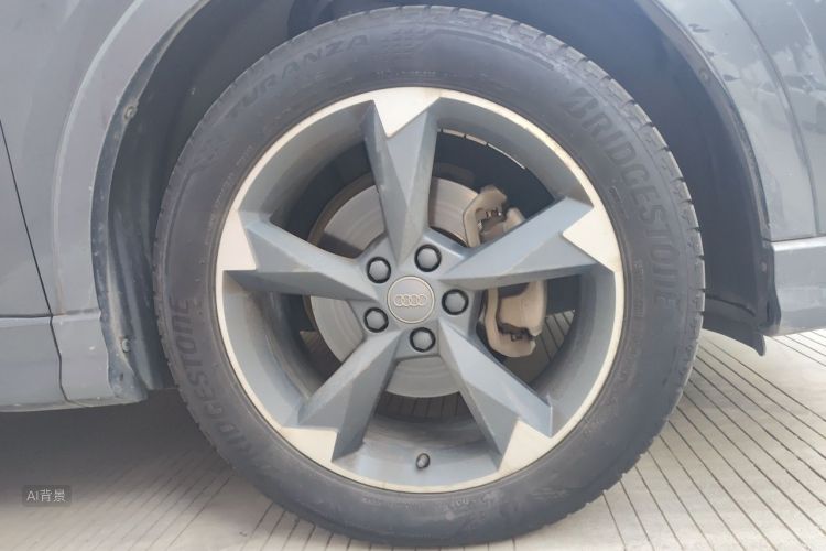 Audi Q3 2019 car image #9