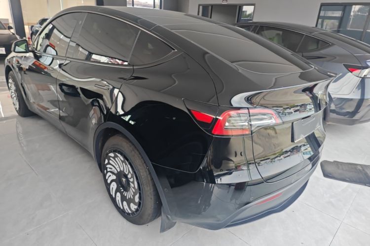 Tesla Model Y 2023 #5 Tesla Model Y 2023 car image #5