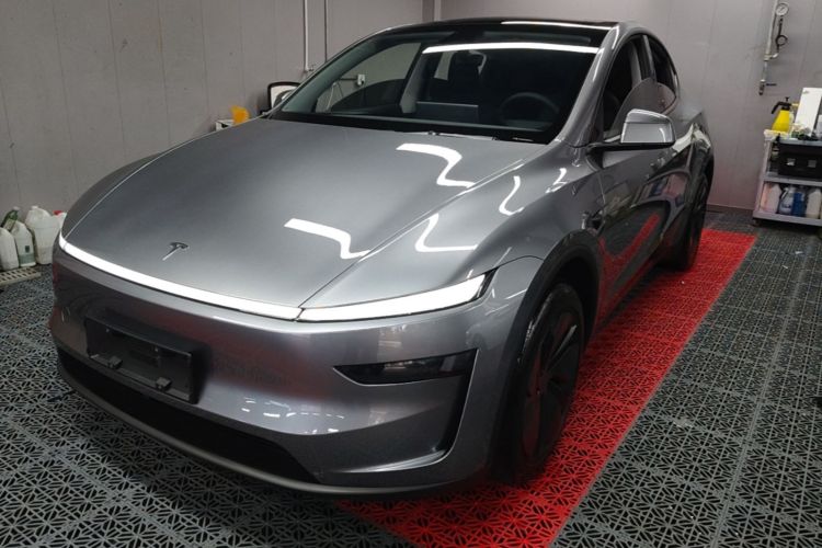 Tesla Model Y 2025 #2 Tesla Model Y 2025 car image #2