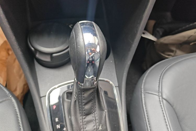 Volkswagen Polo 2015 car image #14