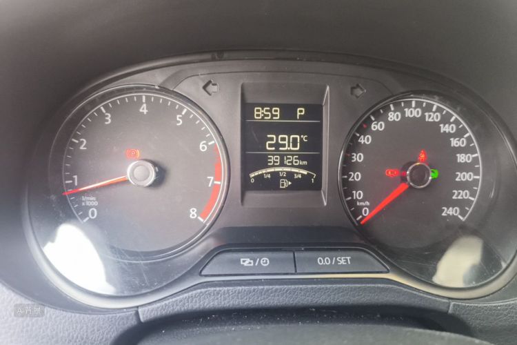 Volkswagen Polo 2017 car image #14