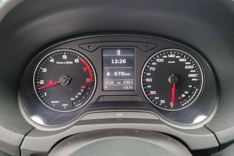 Audi A3 2019 immagine di auto #16