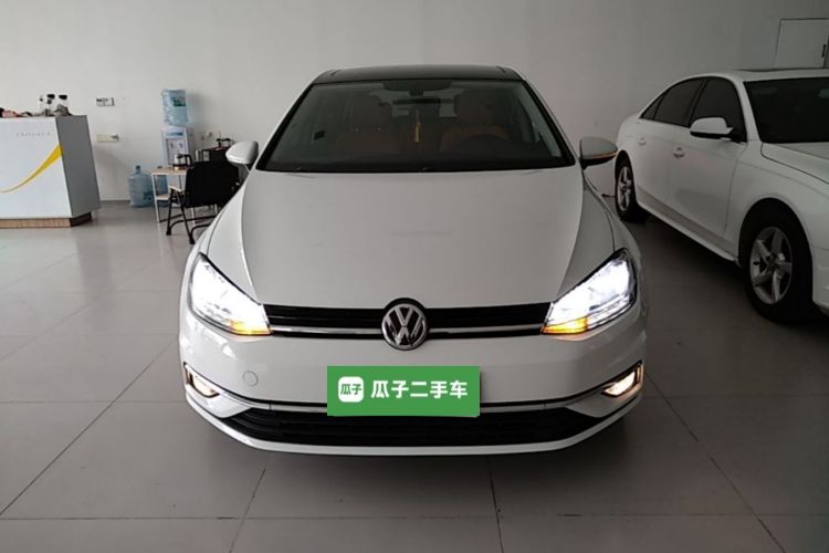 Volkswagen Golf 2020 car image #3