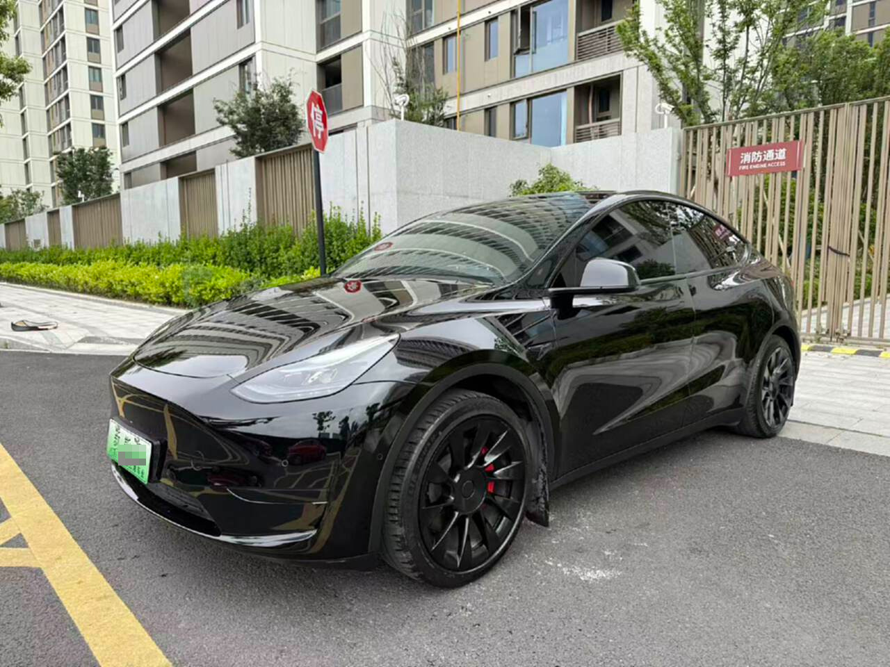 Tesla Model Y 2022 car image #2