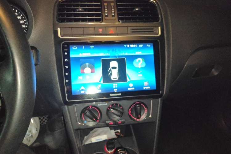 Volkswagen Polo 2017 car image #17