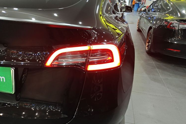 Tesla Model Y 2023 #8 Tesla Model Y 2023 car image #8