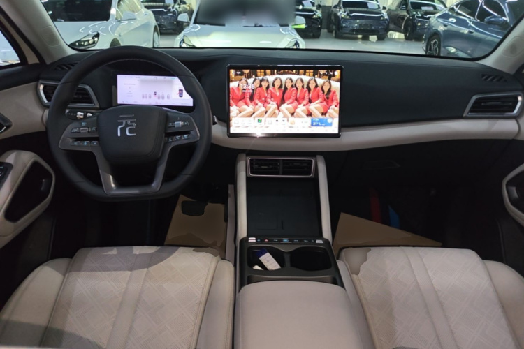 BYD YuanUP 2025 #11 BYD YuanUP 2025 car image #11
