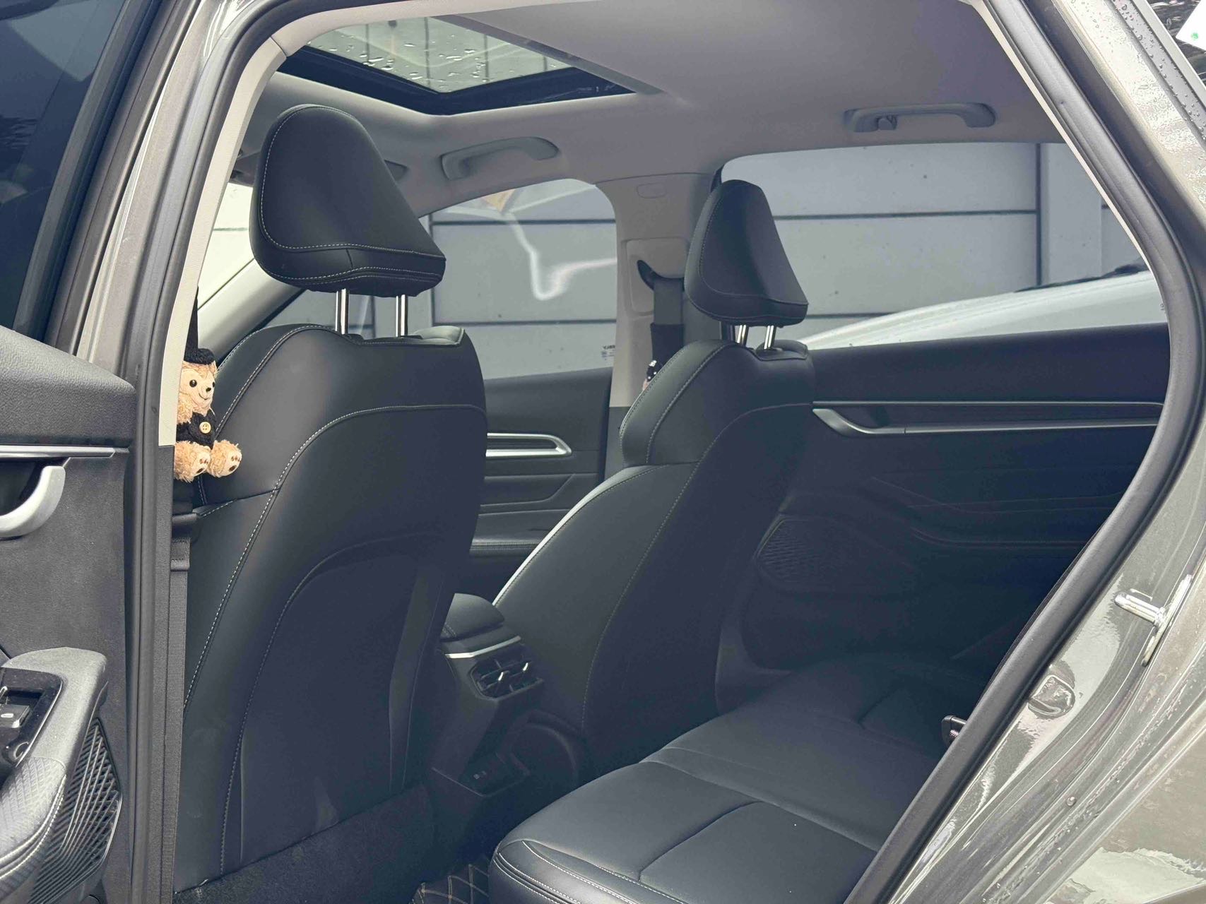 GEELY Emgrand 2025 #5 GEELY Emgrand 2025 car image #5