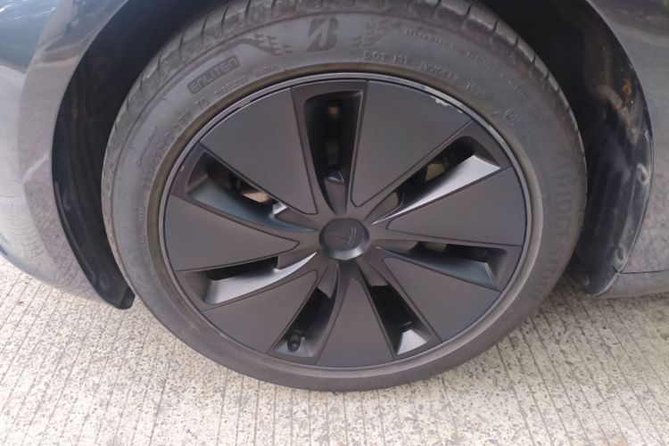 Tesla Model 3 2025 car image #9