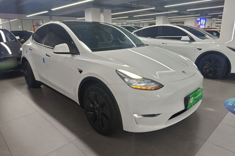 Tesla Model Y 2023 #4 Tesla Model Y 2023 car image #4