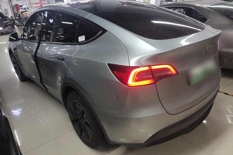 Tesla Model Y 2024 #7 Tesla Model Y 2024 car image #7