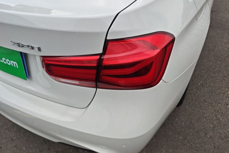 BMW 3 Series 2018 car image #8